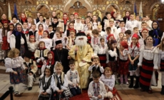 „De Moș Nicolae”: Glasuri curate de copii au umplut Catedrala Episcopală „Sfânta Treime” din Baia Mare