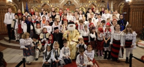 „De Moș Nicolae”: Glasuri curate de copii au umplut Catedrala Episcopală „Sfânta Treime” din Baia Mare