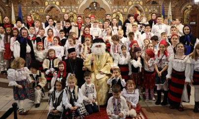„De Moș Nicolae”: Glasuri curate de copii au umplut Catedrala Episcopală „Sfânta Treime” din Baia Mare
