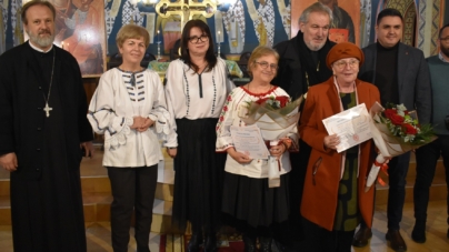 Profesoarele Mariana Pop și Natalia Pop din Târgu Lăpuș și-au încheiat activitatea la catedră, primind diplome de apreciere și recunoștință