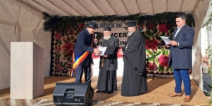 Părintele Arhimandrit Gavriil Burzo a primit Titlul de Cetățean de Onoare al comunei Suciu de Sus