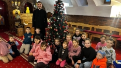 „Dar din dar, har și colind”: Taina Sfântului Maslu, urmată de un concert caritabil la Parohia „Șesu-Mănăstirii” Rozavlea
