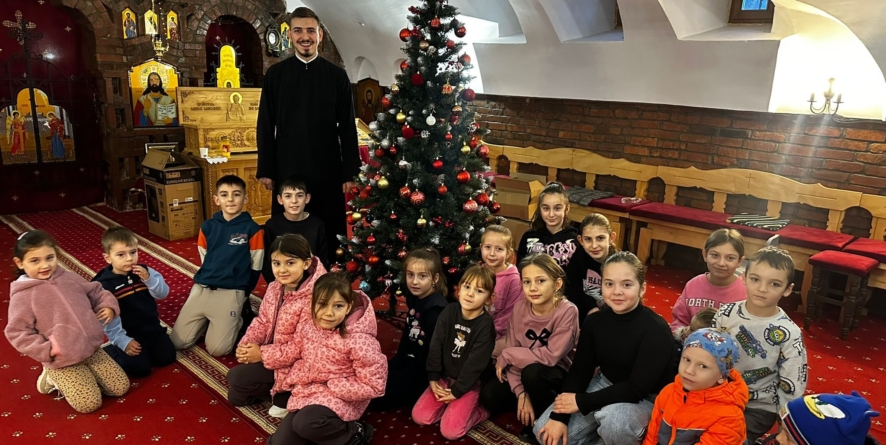 „Dar din dar, har și colind”: Taina Sfântului Maslu, urmată de un concert caritabil la Parohia „Șesu-Mănăstirii” Rozavlea