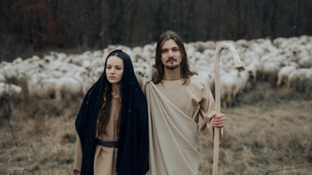 „Frunză verde, verde”: Îndrăgita artistă Anda Horoba a readus la viață o colindă veche din satul natal