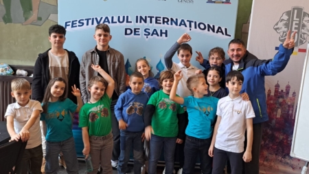 Weekend plin de podiumuri și experiență pentru tinerii Academiei de Șah Maramureș