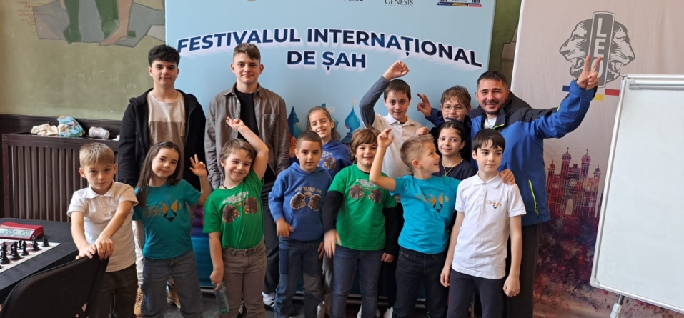 Weekend plin de podiumuri și experiență pentru tinerii Academiei de Șah Maramureș