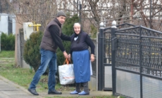 Solidaritate în prag de sărbători: 800 de pachete cu alimente au ajuns la persoanele vulnerabile din comuna Fărcașa