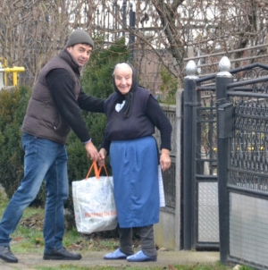 Solidaritate în prag de sărbători: 800 de pachete cu alimente au ajuns la persoanele vulnerabile din comuna Fărcașa