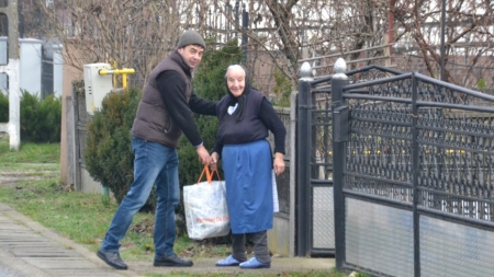 Solidaritate în prag de sărbători: 800 de pachete cu alimente au ajuns la persoanele vulnerabile din comuna Fărcașa