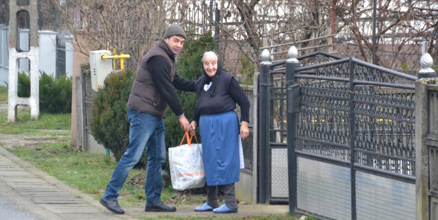 Solidaritate în prag de sărbători: 800 de pachete cu alimente au ajuns la persoanele vulnerabile din comuna Fărcașa