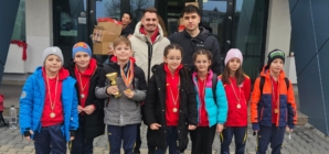Înotătorii de la CS Seini au cucerit numeroase medalii la Cupa Moș Nicolae 2025 de la Pitești