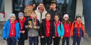 Înotătorii de la CS Seini au cucerit numeroase medalii la Cupa Moș Nicolae 2025 de la Pitești