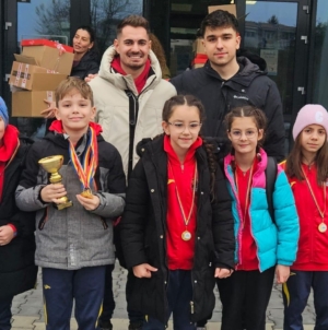 Înotătorii de la CS Seini au cucerit numeroase medalii la Cupa Moș Nicolae 2025 de la Pitești