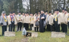 Corul bărbătesc din Finteușu Mare a adus un omagiu Eroilor Români îngropați în Cimitirul din Zvolen din Slovacia