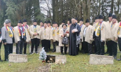 Corul bărbătesc din Finteușu Mare a adus un omagiu Eroilor Români îngropați în Cimitirul din Zvolen din Slovacia