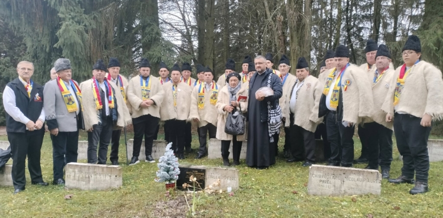 Corul bărbătesc din Finteușu Mare a adus un omagiu Eroilor Români îngropați în Cimitirul din Zvolen din Slovacia