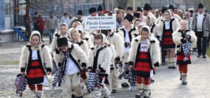 Îndrăgitul eveniment „Crăciun în Maramureș” debutează cu Parada Colindătorilor