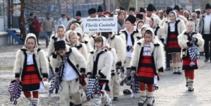 Îndrăgitul eveniment „Crăciun în Maramureș” debutează cu Parada Colindătorilor