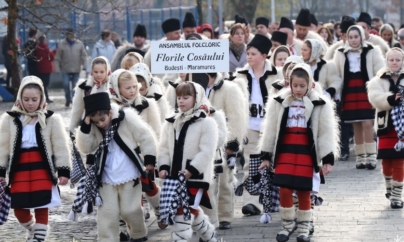 Îndrăgitul eveniment „Crăciun în Maramureș” debutează cu Parada Colindătorilor