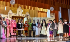 Piesa de teatru „Povești încurcate sub Steaua Crăciunului” a fost pusă în scenă de personalul Gradiniței cu Program Prelungit Târgu Lăpuș