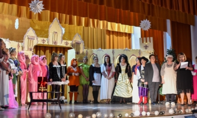 Piesa de teatru „Povești încurcate sub Steaua Crăciunului” a fost pusă în scenă de personalul Gradiniței cu Program Prelungit Târgu Lăpuș