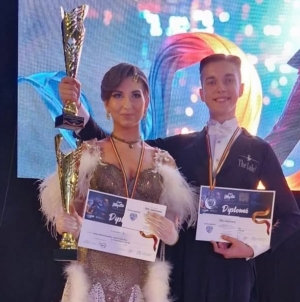 Sportivii băimăreni Emma Pop și Sergiu Chioreanu, locul II la Campionatul Național de dans sportiv pe clase