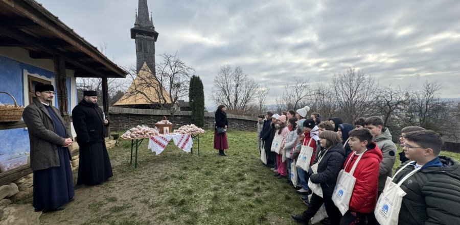 „Crăciun în Satu’ de pe Deal” – tradiție și colind la Muzeul Satului din Baia Mare