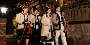 „Sara asta-i sară sfântă”: Răzvan Cizmar și Raluca Chira au lansat o colindă frumoasă