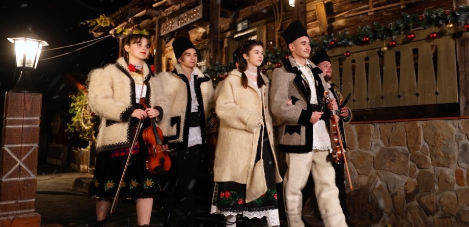 „Sara asta-i sară sfântă”: Răzvan Cizmar și Raluca Chira au lansat o colindă frumoasă