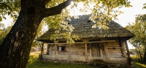 Pași pentru restaurarea Casei Kazar din Vadu Izei, unul dintre cele mai valoroase monumente istorice vernaculare din zona Maramureșului