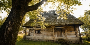 Pași pentru restaurarea Casei Kazar din Vadu Izei, unul dintre cele mai valoroase monumente istorice vernaculare din zona Maramureșului