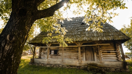 Pași pentru restaurarea Casei Kazar din Vadu Izei, unul dintre cele mai valoroase monumente istorice vernaculare din zona Maramureșului