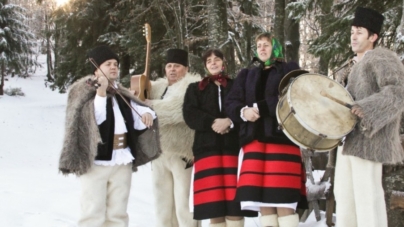 În Centrul Vechi din Baia Mare: O seară de colind autentic și tradiție, alături de Grupul Iza