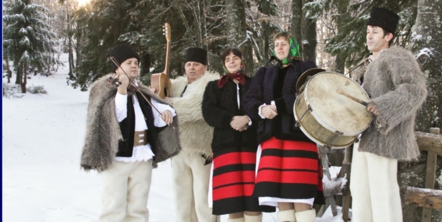 În Centrul Vechi din Baia Mare: O seară de colind autentic și tradiție, alături de Grupul Iza