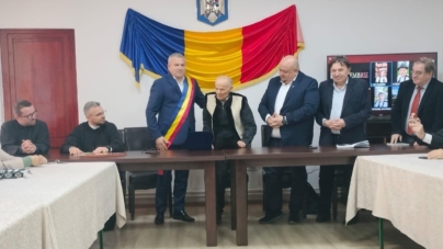 Poetul-țăran Ioan Dunca din Budești a împlinit 100 de ani și a primit titlul de Cetățean de Onoare al comunei