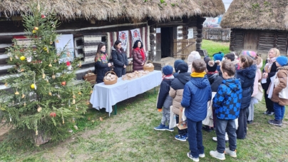„Crăciun în Satu de pe Deal”, ediția a II-a, a reunit la Muzeul Satului din Baia Mare mii de preșcolari și elevi