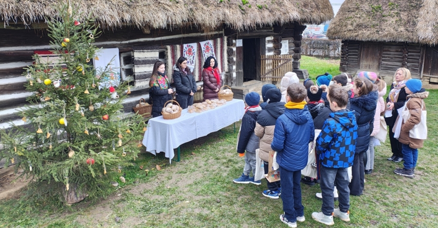 „Crăciun în Satu de pe Deal”, ediția a II-a, a reunit la Muzeul Satului din Baia Mare mii de preșcolari și elevi