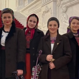 Lăpușencele au adus „Mirosul Crăciunului” pe scena Teatrului Național din București