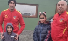Șase familii au primit ajutor de Crăciun în urma Turneului caritabil de minifotbal „Cupa Moș Crăciun 2025″