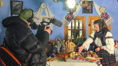 La Casa Muzeu Rogoz: Obiceiurile de Crăciun din Țara Lăpușului, filmate de o echipă a Televiziunii Naționale din Thessaloniki, Grecia