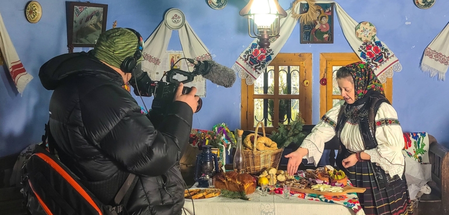 La Casa Muzeu Rogoz: Obiceiurile de Crăciun din Țara Lăpușului, filmate de o echipă a Televiziunii Naționale din Thessaloniki, Grecia