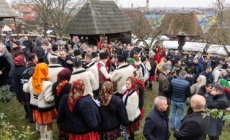 „Crăciun în Maramureș”: Mii de oameni au umplut ulițele Muzeului Satului din Baia Mare la cea de-a XVII-a ediție a sărbătorii