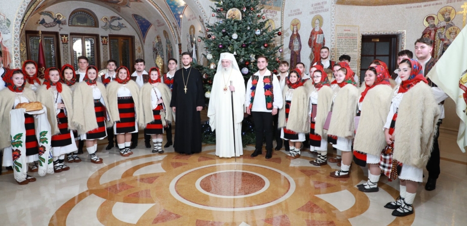 Grupul Vocal ASCOR Baia Mare l-a colindat pe Preafericitul Părinte Daniel