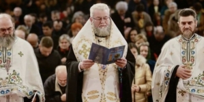 PS Iustin îndeamnă ca la miezul nopții, la cumpăna dintre ani, să citim cu toții, în genunchi, Acatistul Mântuitorului nostru Iisus Hristos