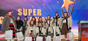 Colinde maramureșene la Gala Fanatik: Grupul Vocal Maramureș, coordonat de prof. Monica Șandor, în premieră în Capitală