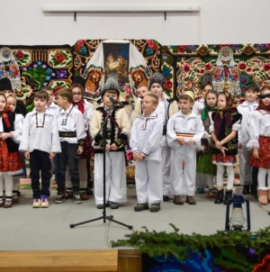 Lumină și tradiție românească în glas de colind, la Școala Gimnazială Vișeu de Jos