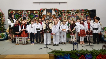 Lumină și tradiție românească în glas de colind, la Școala Gimnazială Vișeu de Jos