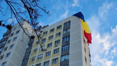 Știați că în Baia Mare un bloc întreg devine tricolor?