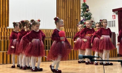 La Colegiul de Arte din Baia Mare: Copiii au transformat mesajul nonviolenței în artă la Gala „Împreună prindem curaj”