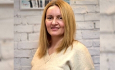 Baia Mare: „Fragmente de iarnă”, o expoziție despre liniștea satului și timpul care încetinește